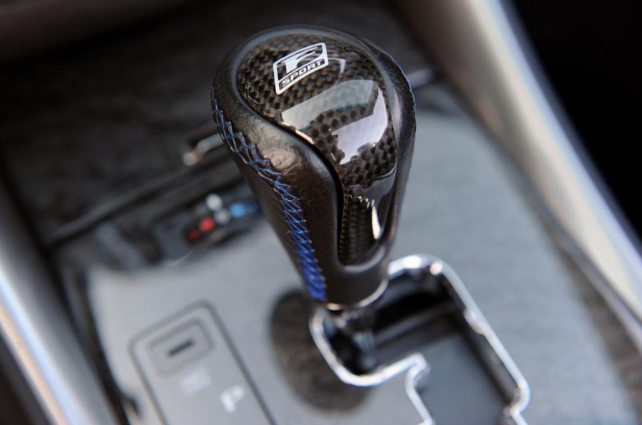 Lexus IS350C F-Sport 2010 года  (фото 14 из 36)